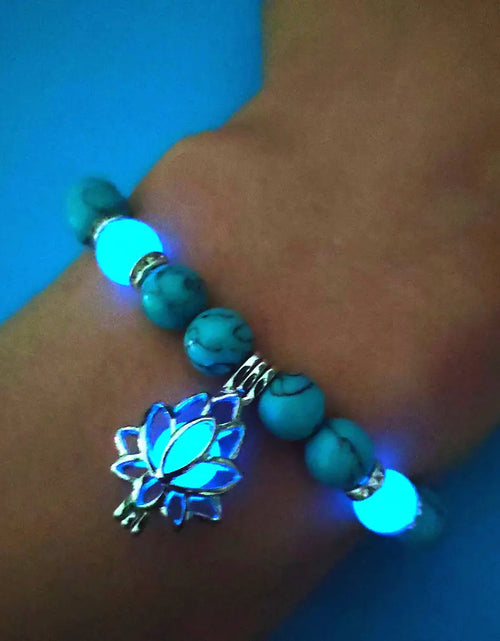 Load image into Gallery viewer, Glow In The Dark Bracelets
