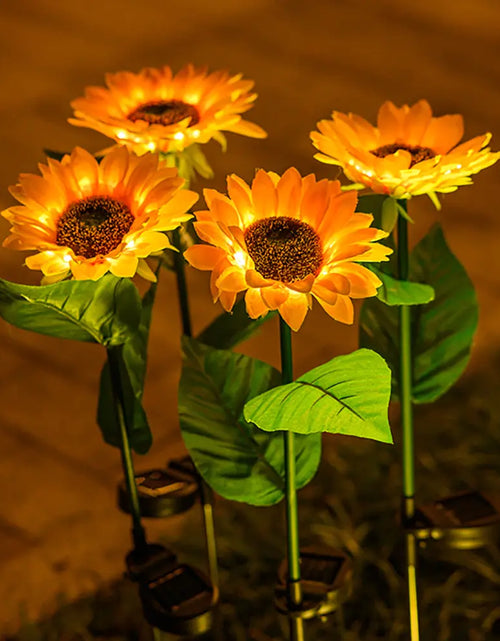 Load image into Gallery viewer, Sunflowers Solar Lawn Light
