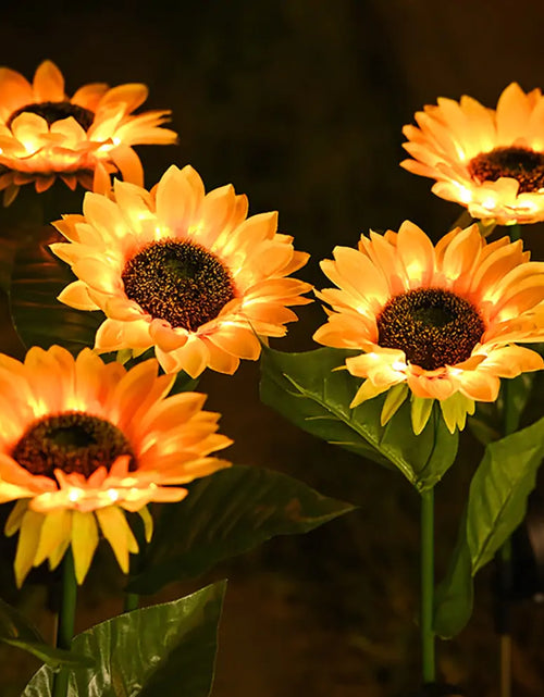 Load image into Gallery viewer, Sunflowers Solar Lawn Light
