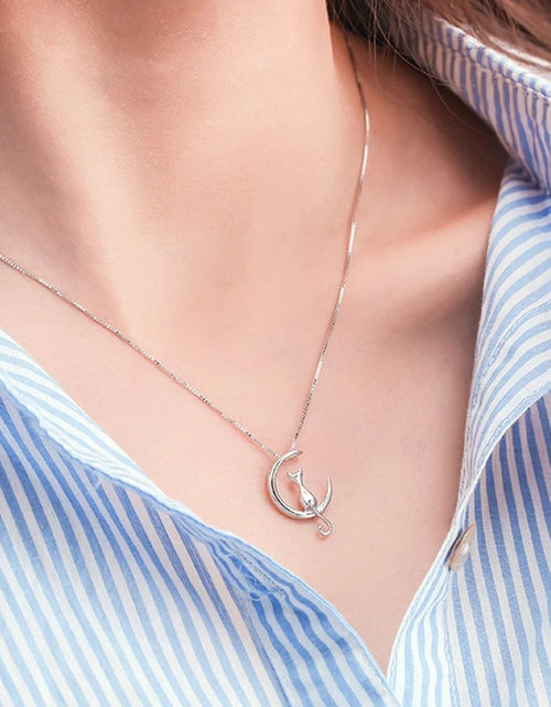 Load image into Gallery viewer, Cat Moon Necklace
