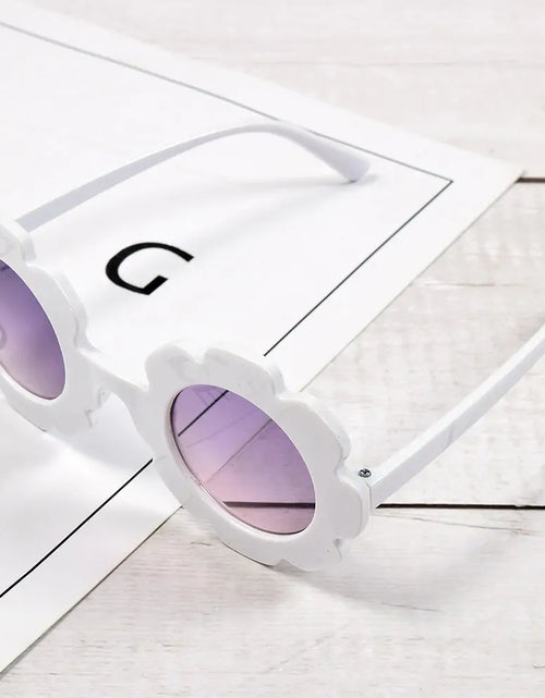 Load image into Gallery viewer, Children Sunglasses
