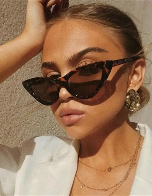 Load image into Gallery viewer, Cat Eye Sunglasses
