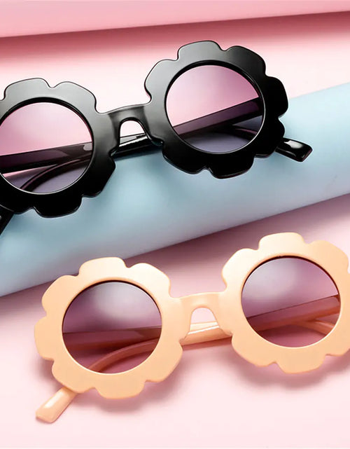 Load image into Gallery viewer, Children Sunglasses
